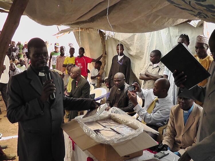 Lors de la Dédicacede NT en Daba